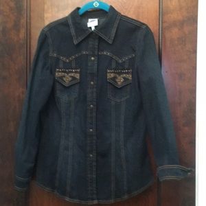 DG2 by Diane Gilman denim snap up top. Looks new